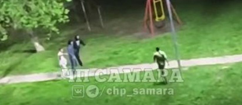 Кровавые разборки средь бела дня: массовая драка в Самаре Кровавые разборки средь бела дня: массовая драка в Самаре