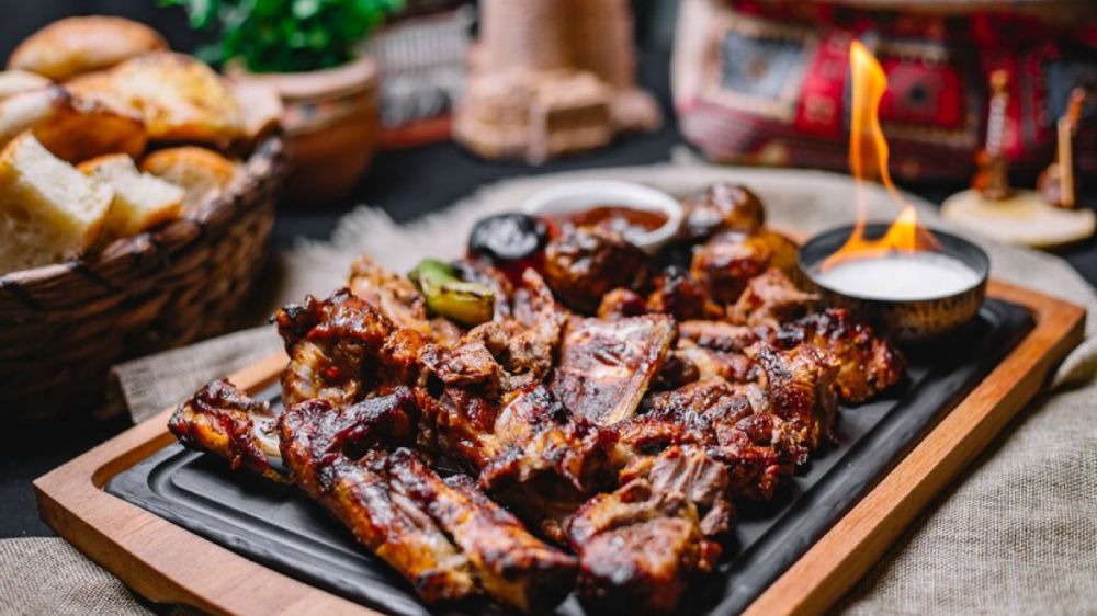 Томлёные рёбрышки: как приготовить мясо, которое само отходит от кости Томлёные рёбрышки: как приготовить мясо, которое само отходит от кости