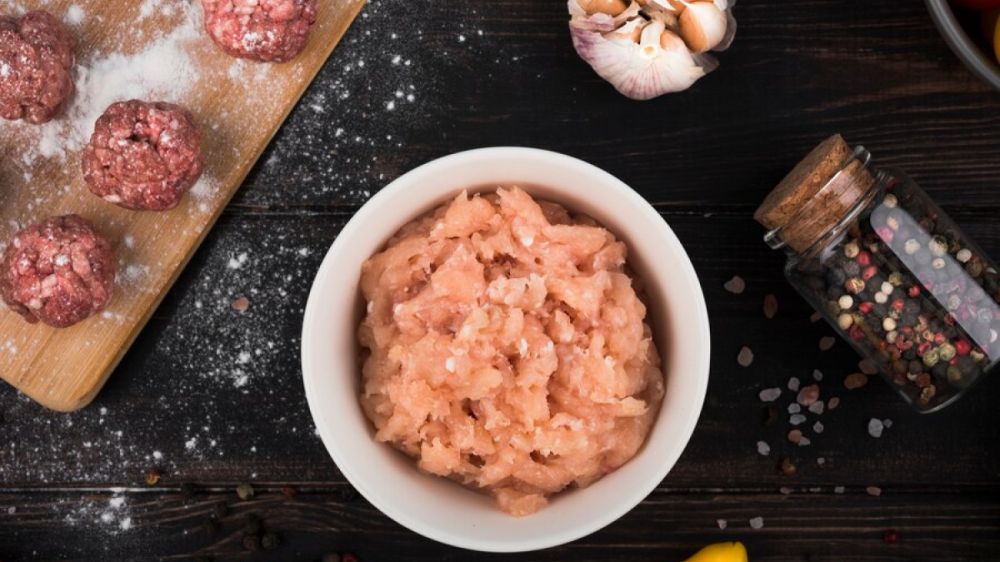 Пожарские котлеты: как приготовить нежные и сочные куриные котлеты по рецепту шеф-повара Пожарские котлеты: как приготовить нежные и сочные куриные котлеты по рецепту шеф-повара