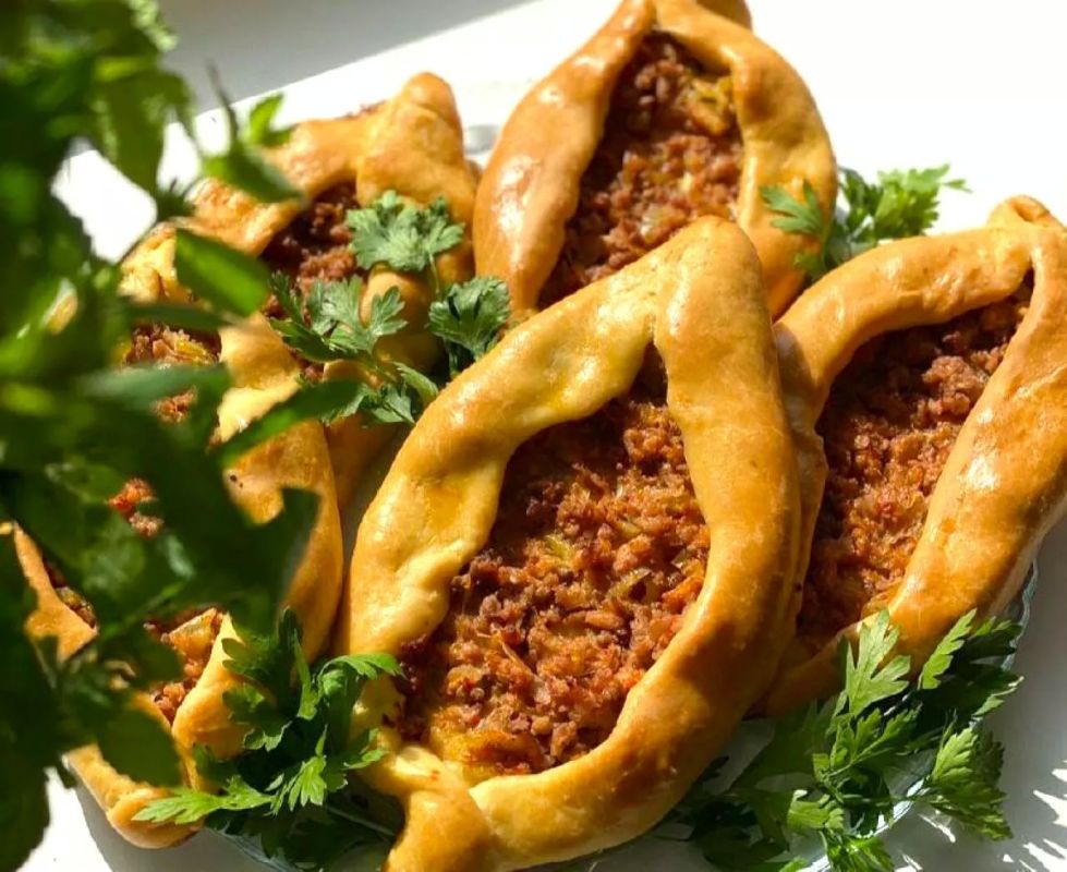 Вкусные лодочки с мясом: готовим турецкое блюдо пиде Вкусные лодочки с мясом: готовим турецкое блюдо пиде