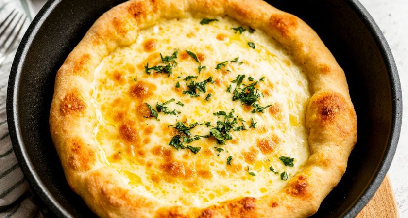 Хачапури на сковороде: быстро, вкусно и просто! Хачапури на сковороде: быстро, вкусно и просто!