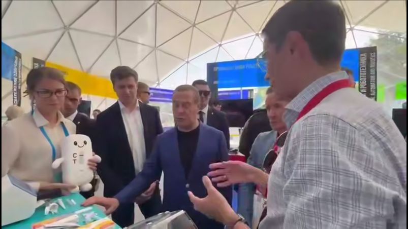 Дмитрий Медведев поддержал бурятских инноваторов: новые тесты на ВИЧ Дмитрий Медведев поддержал бурятских инноваторов: новые тесты на ВИЧ