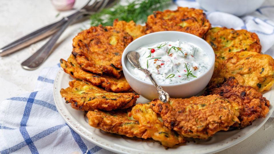 Хрустящие оладьи из кабачков: просто и вкусно Хрустящие оладьи из кабачков: просто и вкусно