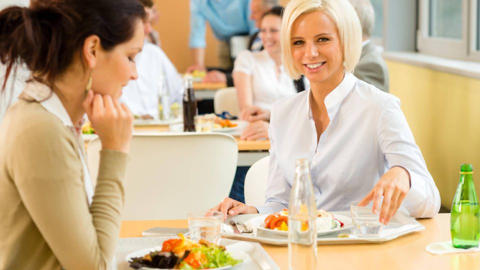 Как не набрать вес на отдыхе: советы врача-диетолога Как не набрать вес на отдыхе: советы врача-диетолога