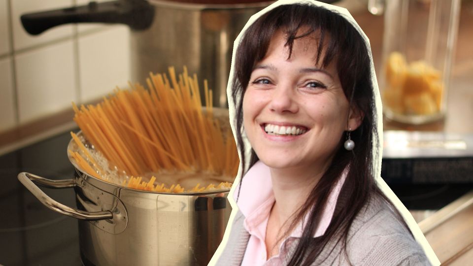 Хитрость с зубочисткой: как быстро слить воду после варки макарон и картофеля Хитрость с зубочисткой: как быстро слить воду после варки макарон и картофеля