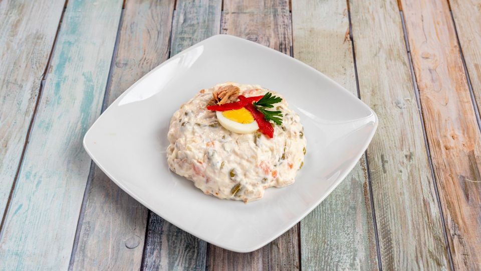 Лёгкий и вкусный: оливье с фасолью для жаркого лета Лёгкий и вкусный: оливье с фасолью для жаркого лета