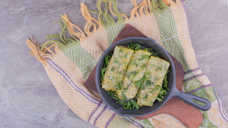 Ленивые пирожки с яйцом и луком: идеальный рецепт для быстрого и вкусного перекуса Ленивые пирожки с яйцом и луком: идеальный рецепт для быстрого и вкусного перекуса