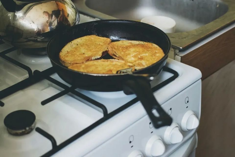 Гренки с тянущимся сыром: быстрый и вкусный завтрак для всей семьи Гренки с тянущимся сыром: быстрый и вкусный завтрак для всей семьи