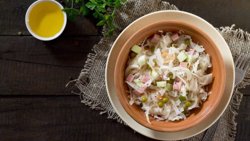 Салат из квашеной капусты: новый взгляд на классику Салат из квашеной капусты: новый взгляд на классику