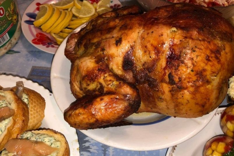 Запечённая курица с яблочной начинкой: аромат, который не оставит никого равнодушным