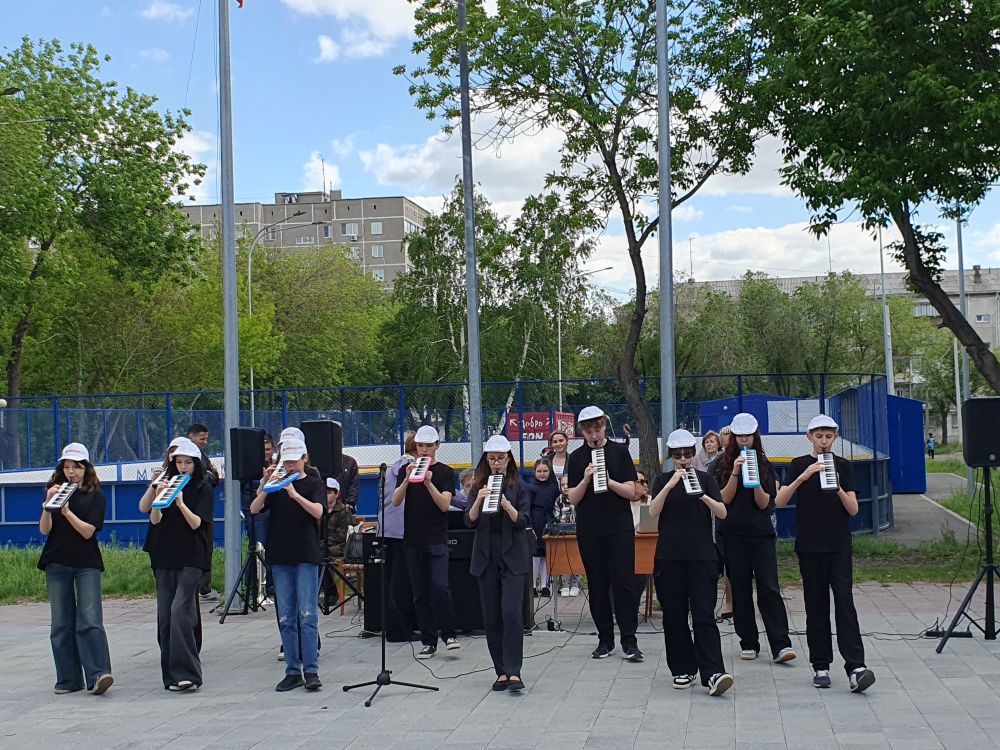 В Магнитогорске прошел яркий фестиваль детского творчества В Магнитогорске прошел яркий фестиваль детского творчества