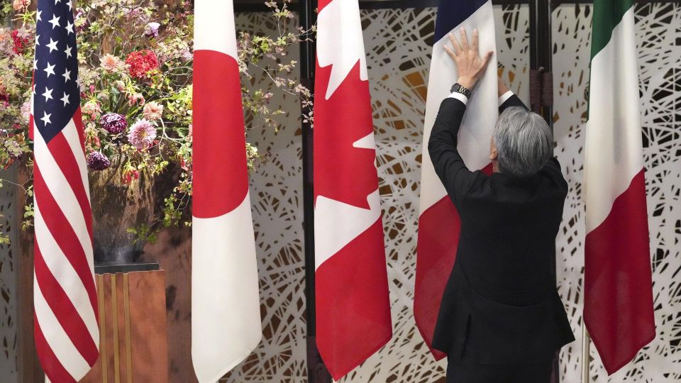  G7  :     