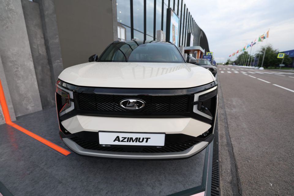 Алексей Текслер ознакомился с особенностями нового кроссовера LADA на ПМЭФ-2025 Алексей Текслер ознакомился с особенностями нового кроссовера LADA на ПМЭФ-2025