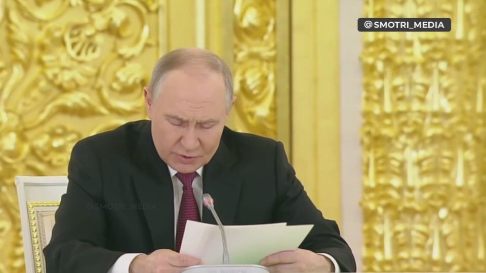 Путин заявил, что необходимо усилить контроль за обращением наличных денег
