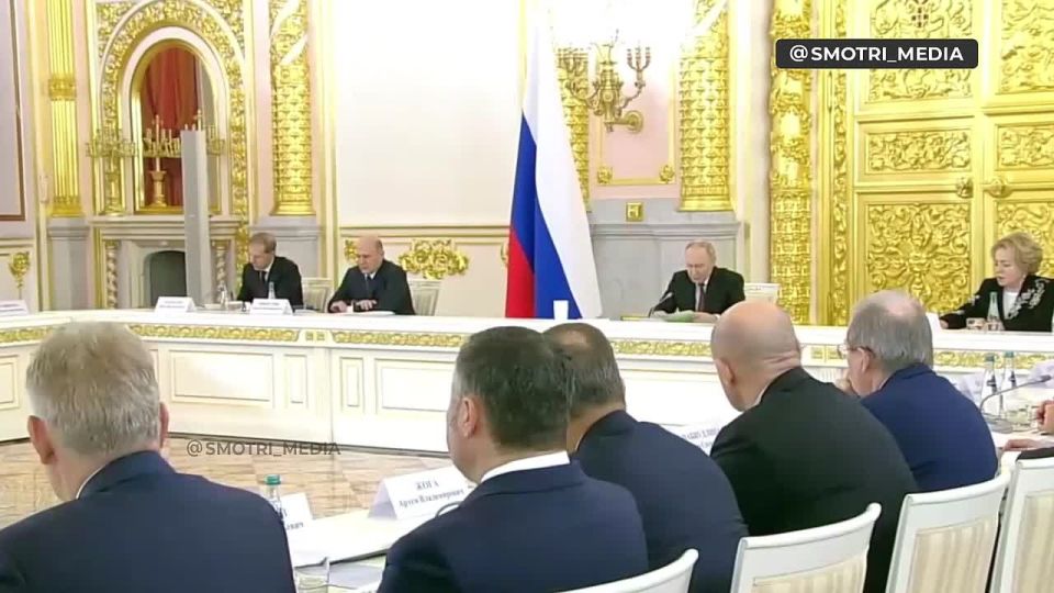 Путин заявил, что нужно поддерживать меры поддержки вовлечённого и ответственного отцовства