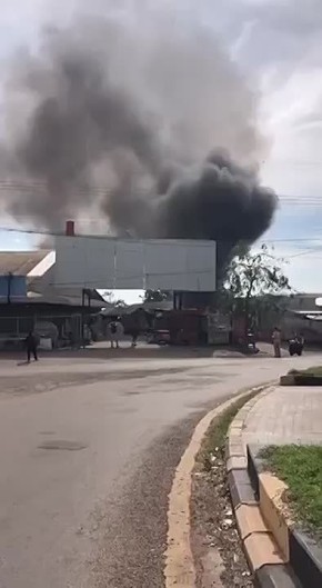 ВВС Таиланда сбросили бомбы на центр города Самраонг в Камбодже