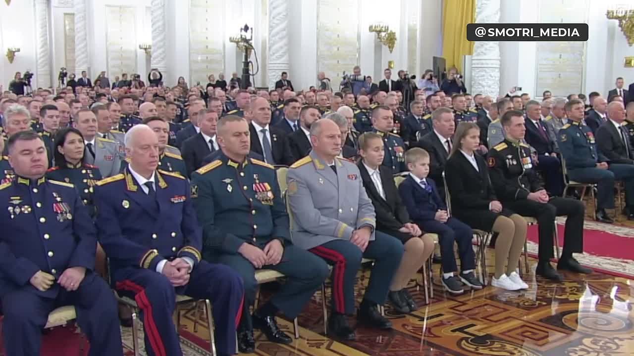 Сегодня мы чествуем сынов России, совершивших героические поступки ради родной страны — Путин