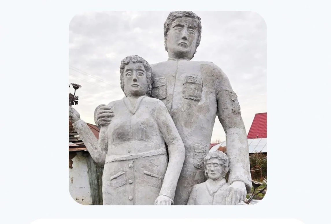 Жители Троицка Челябинской области не одобрили памятник «Семья солдата СВО»