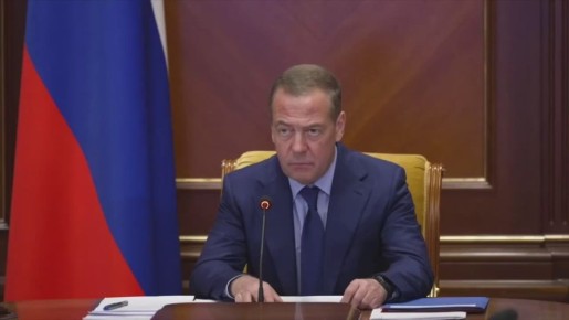 В части прибыло около 400 000 военнослужащих и 34 000 человек добровольцев — Медведев