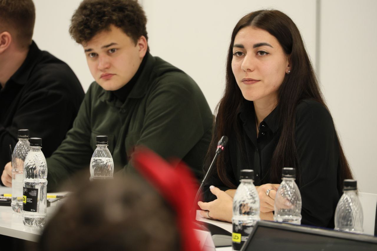 Артём Жога: 30 молодых и инициативных, которые будут строить будущее Уральского федерального округа Артём Жога: 30 молодых и инициативных, которые будут строить будущее Уральского федерального округа