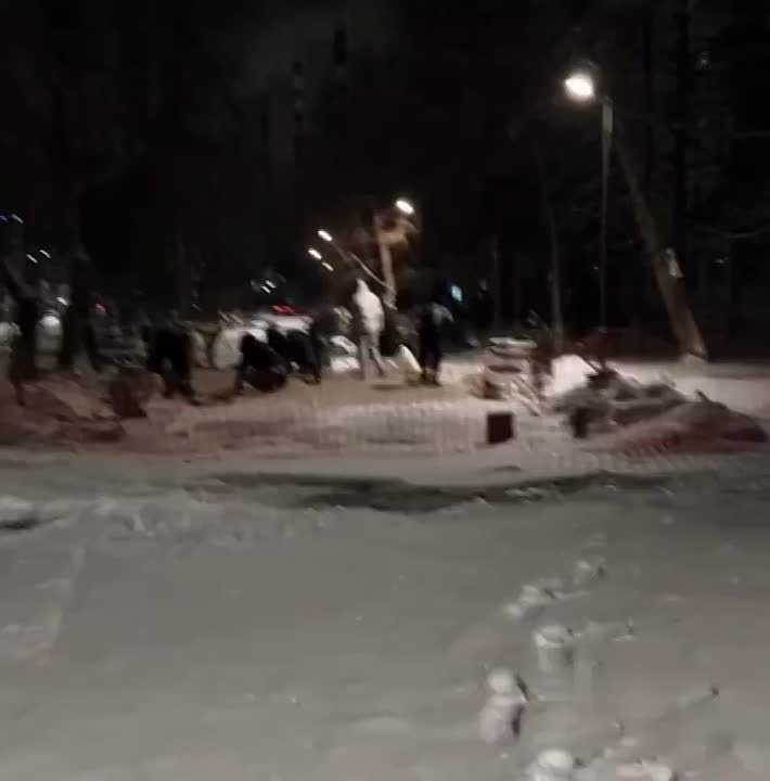 1 Плиточный перформанс в ночном Челябинске